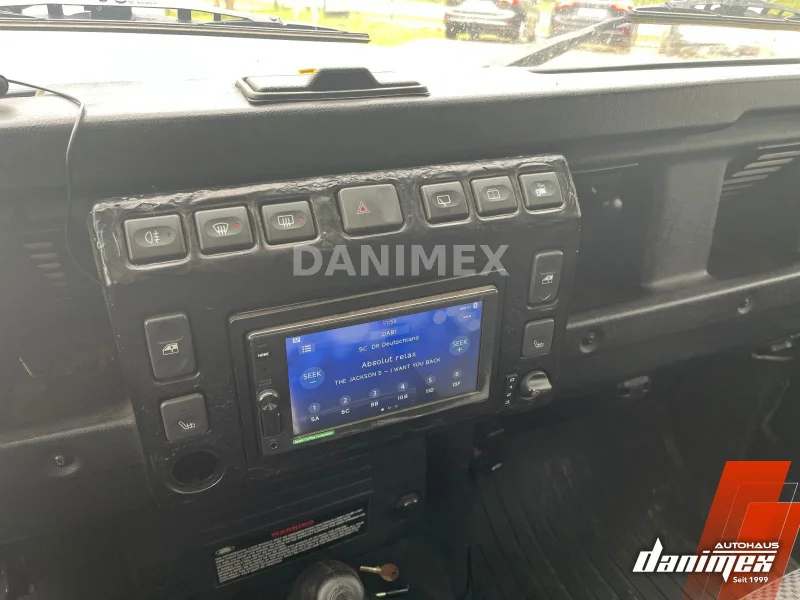 Land Rover Defender – 20