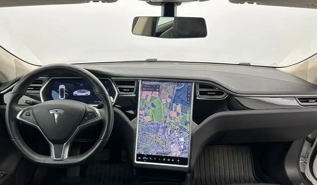 Tesla Model S – 8