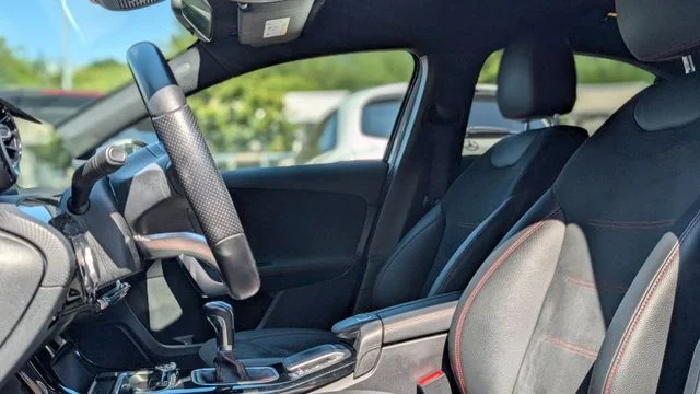 MERCEDES-BENZ A 200 – 12