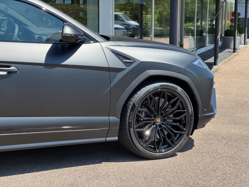 Lamborghini Urus – 12