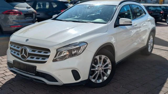 MERCEDES-BENZ GLA 200