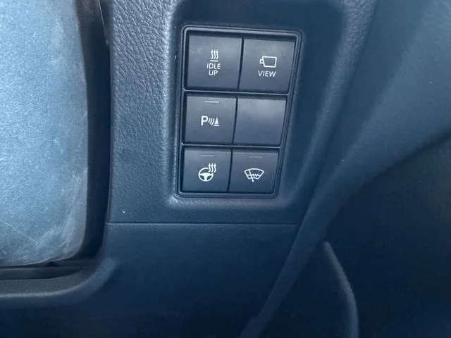 TOYOTA Land Cruiser – 27