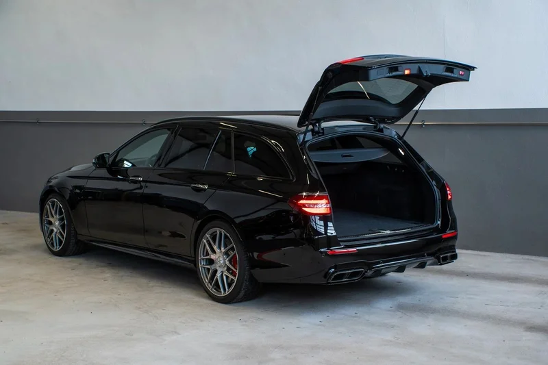 Mercedes-Benz E 63 AMG – 12
