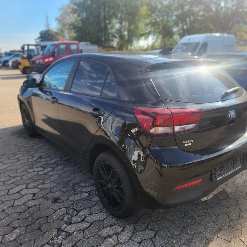Kia Rio – 4