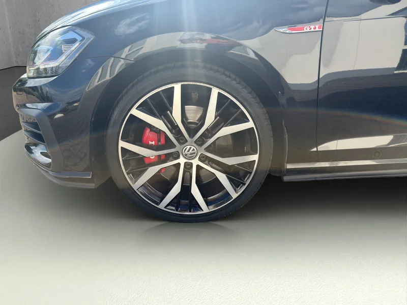 Volkswagen Golf – 16
