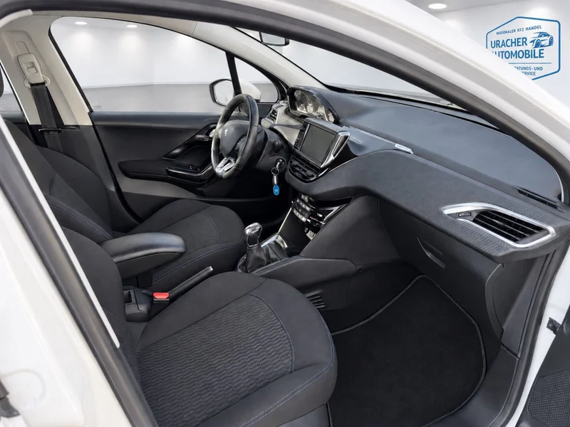 Peugeot 208 – 18