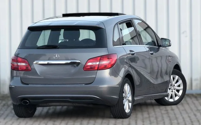 MERCEDES-BENZ B 180 – 3