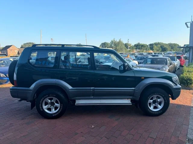 TOYOTA Land Cruiser – 9