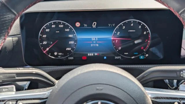 MERCEDES-BENZ CLA 200 – 8