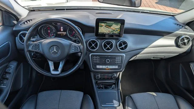 MERCEDES-BENZ GLA 200 – 16