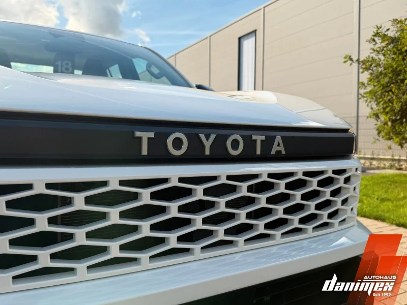 Toyota Hilux – 16
