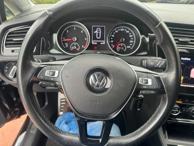 Volkswagen Golf – 25