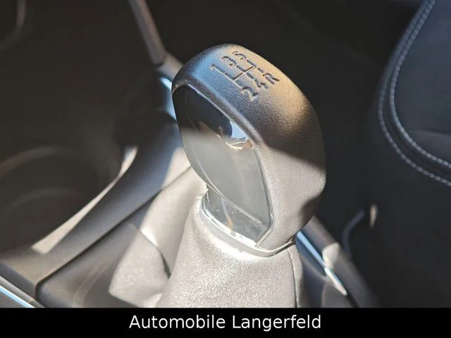 Peugeot 208 – 25