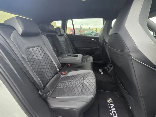 Volkswagen Golf – 32