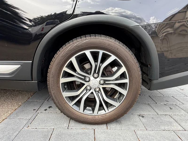 Mitsubishi Outlander – 10