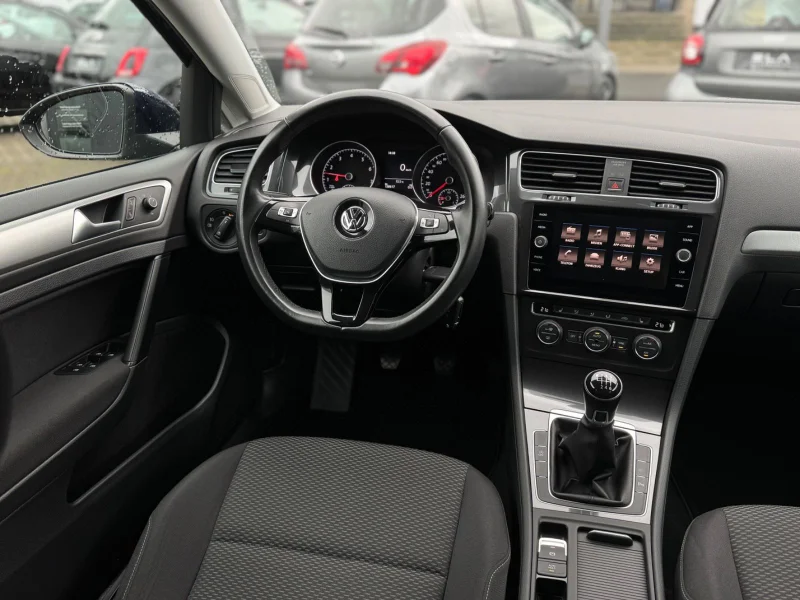 Volkswagen Golf – 17