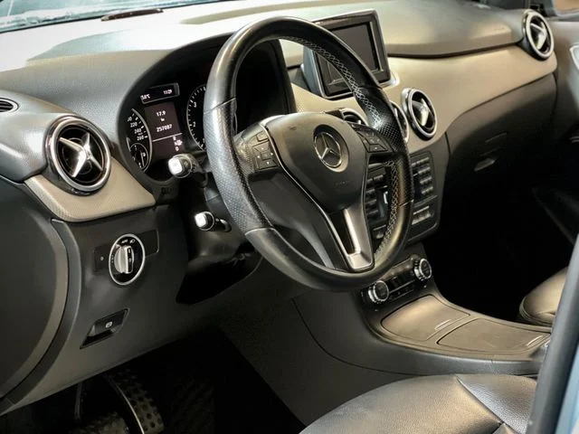 Mercedes-Benz B 220 – 20