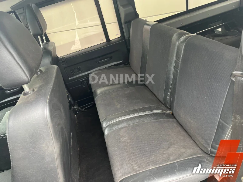 Land Rover Defender – 13