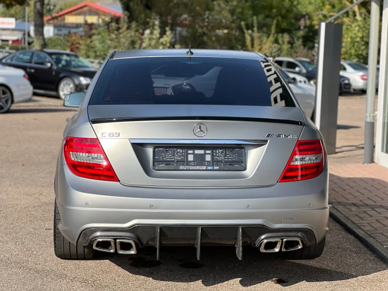 Mercedes-Benz C 63 AMG – 12