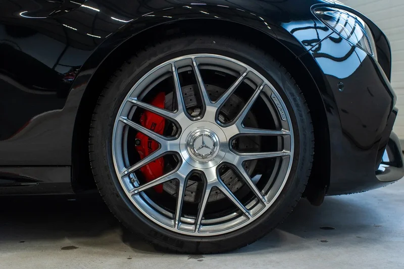 Mercedes-Benz E 63 AMG – 15
