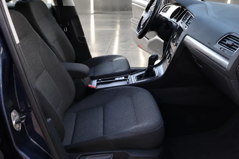 Volkswagen Golf – 16