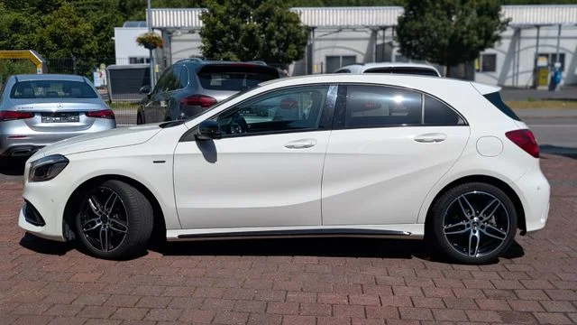 MERCEDES-BENZ A 180 – 2