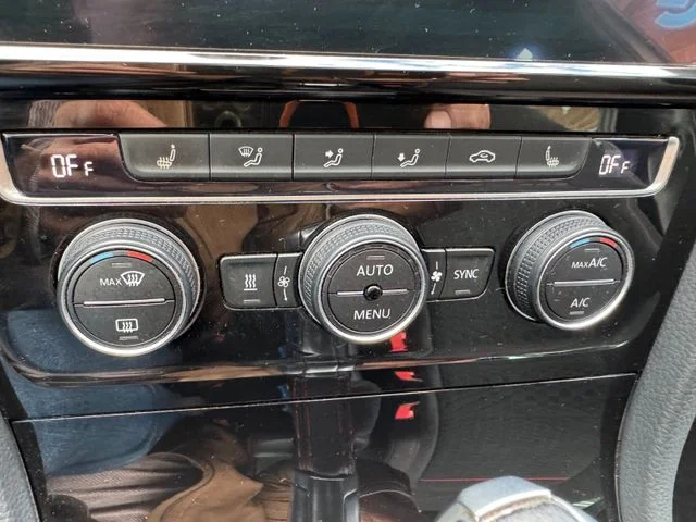 Volkswagen Golf – 32