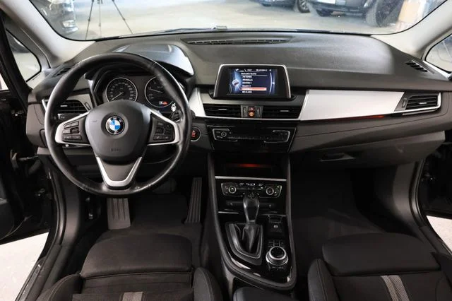 BMW 218 – 8