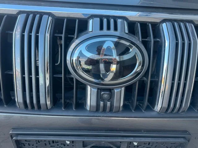 TOYOTA Land Cruiser – 9
