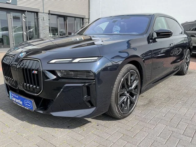 BMW M760