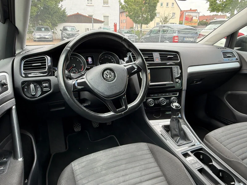 Volkswagen Golf – 11