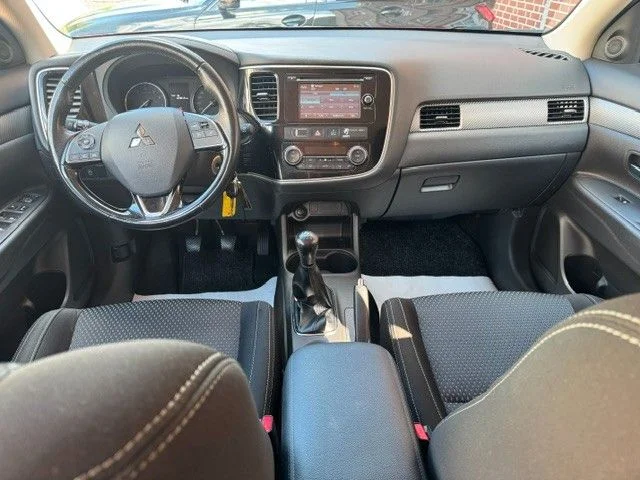 Mitsubishi Outlander – 13