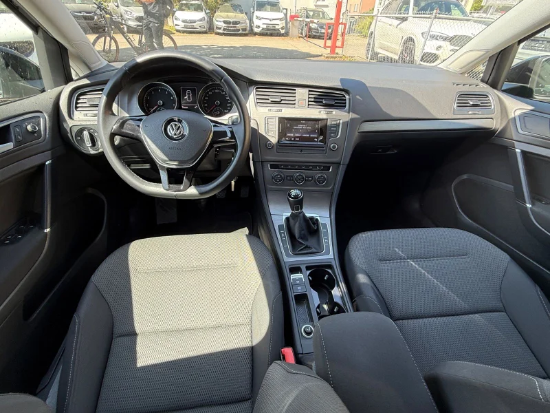 Volkswagen Golf – 13