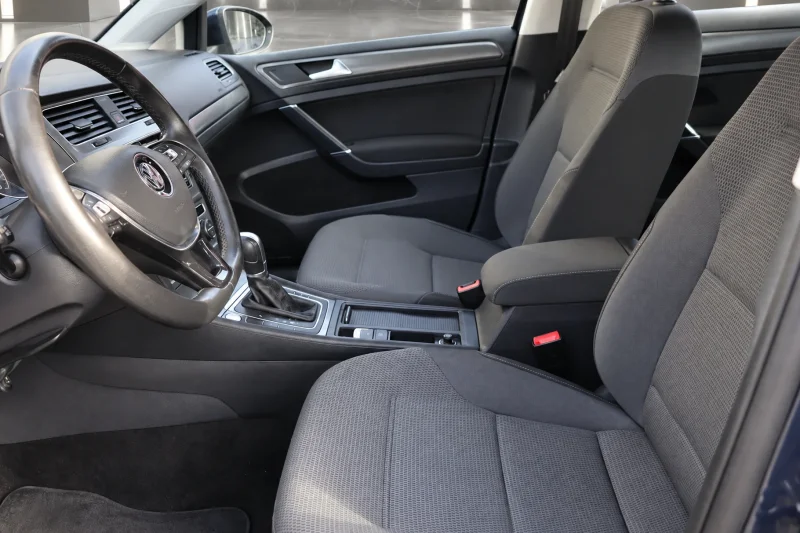 Volkswagen Golf – 12