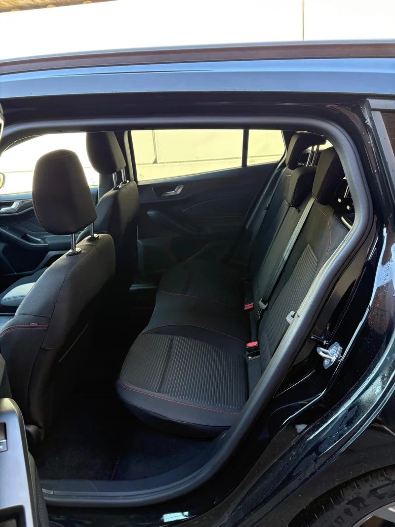 Ford Focus ST Line X 1.0 7AT – 11