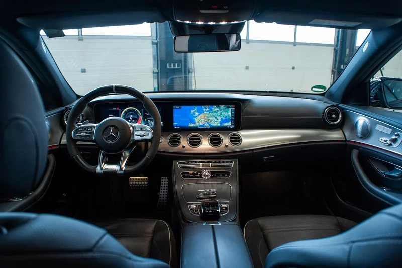 Mercedes-Benz E 63 AMG – 24