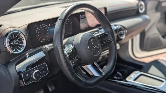 MERCEDES-BENZ CLA 200 – 12