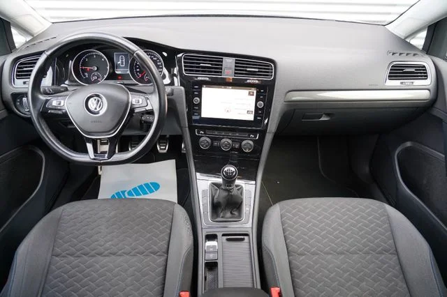 VW Golf – 11