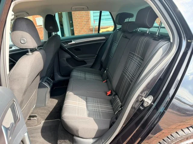 VW Golf – 16