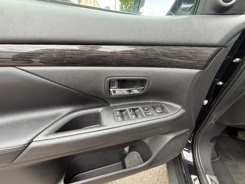 Mitsubishi Outlander – 23