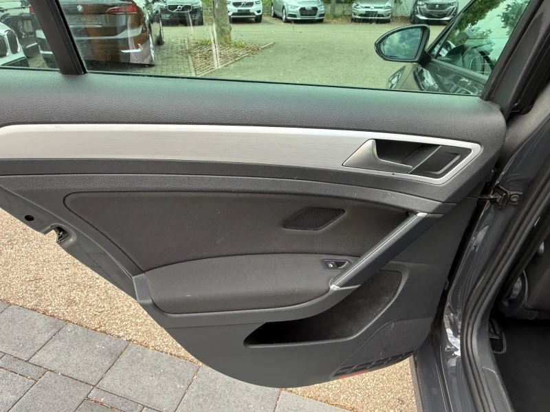 Volkswagen Golf – 17
