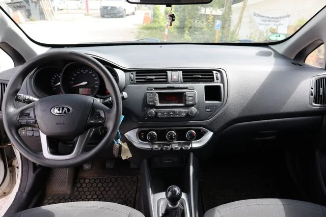 KIA Rio – 8