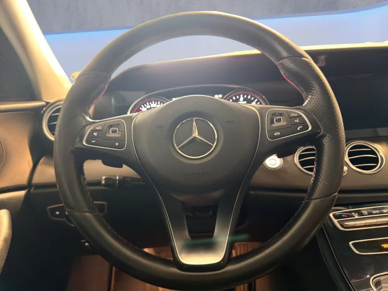 Mercedes-Benz E 220 – 12