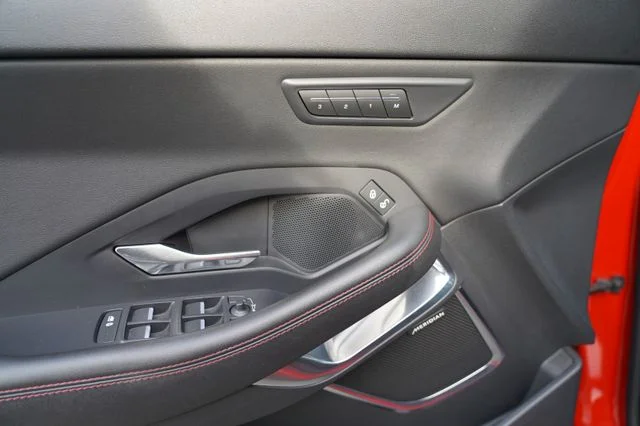JAGUAR E-Pace – 14