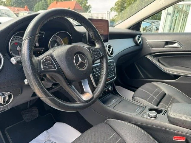 Mercedes-Benz GLA 200 – 18