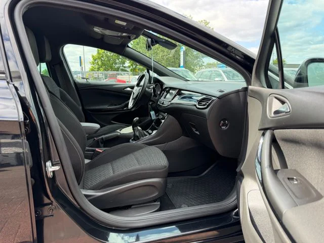 Opel Astra – 8
