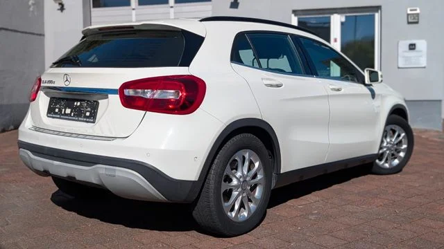 MERCEDES-BENZ GLA 200 – 5