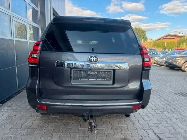TOYOTA Land Cruiser – 5