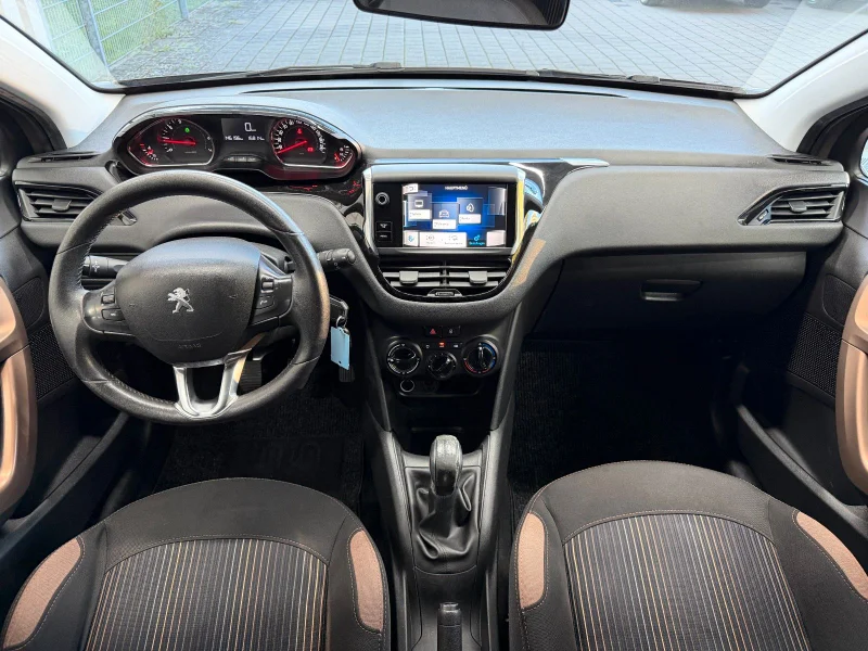 Peugeot 208 – 19