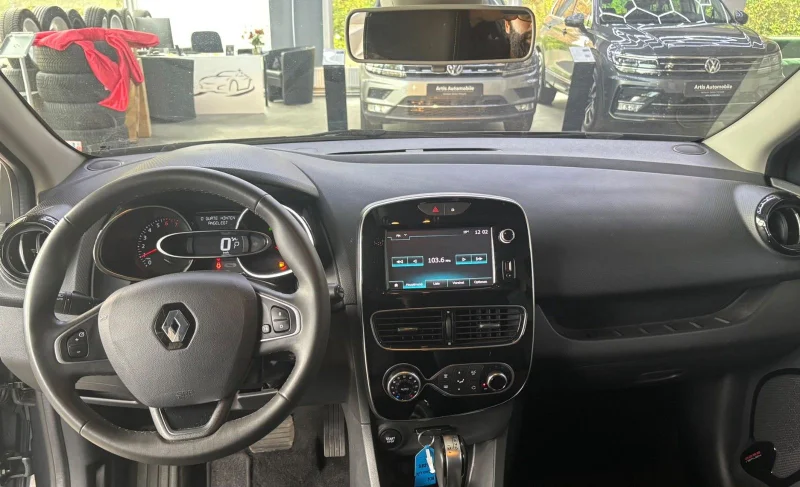 Renault Clio – 19